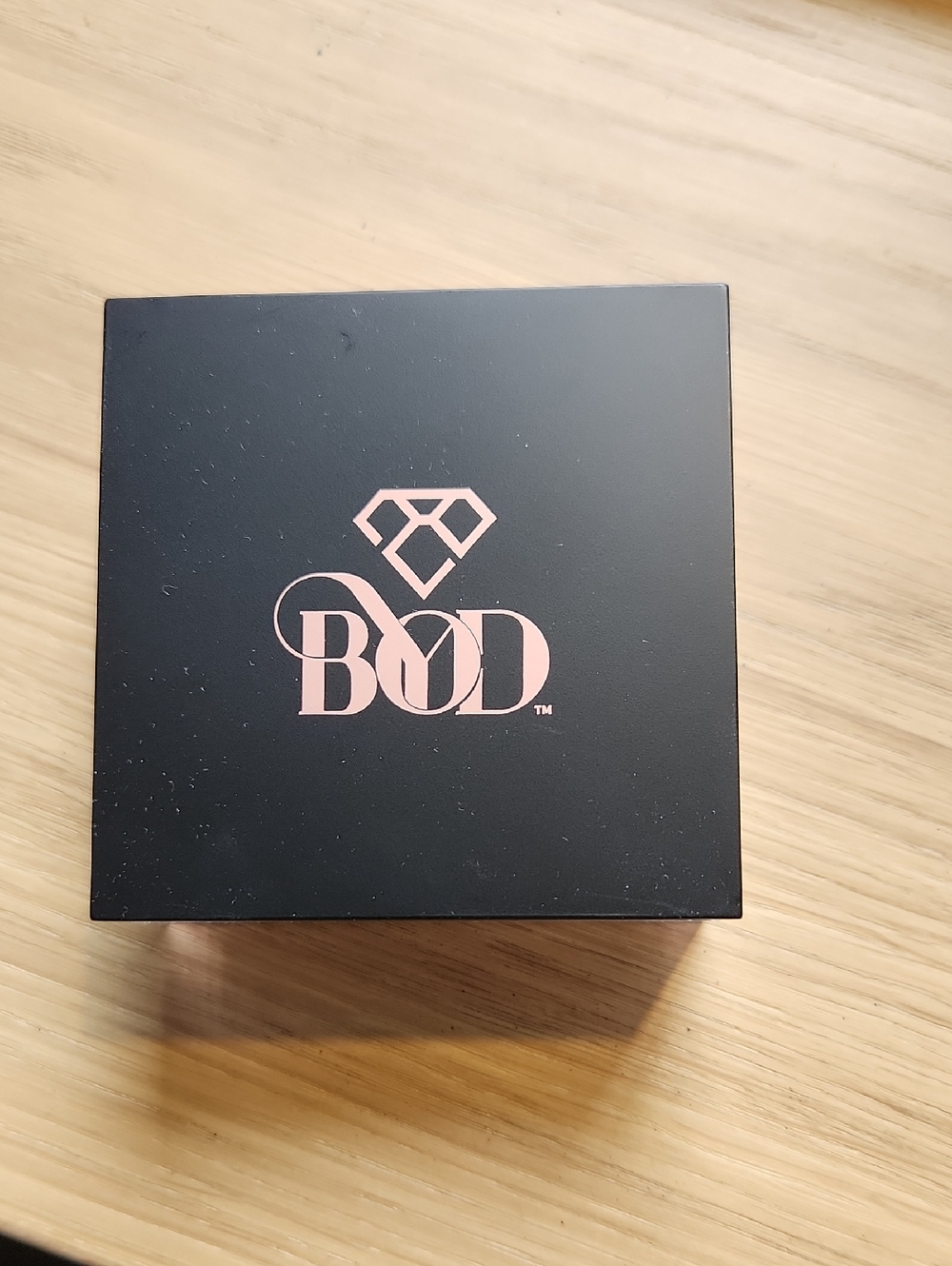 Makeup Setting Powder - Black Compact with Pink Logo